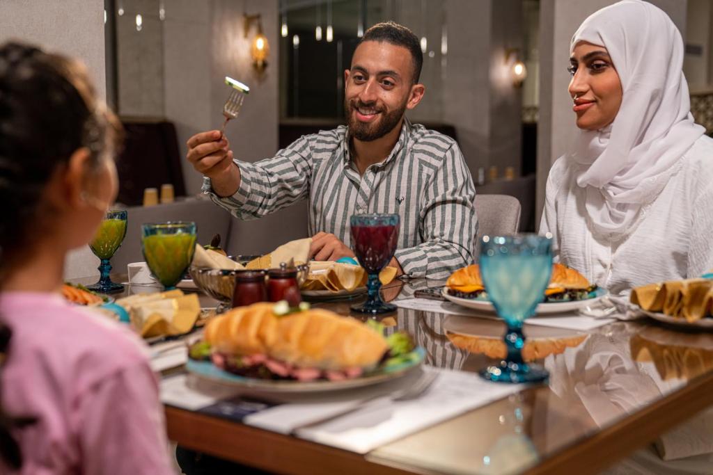 Makarem - Family Dining